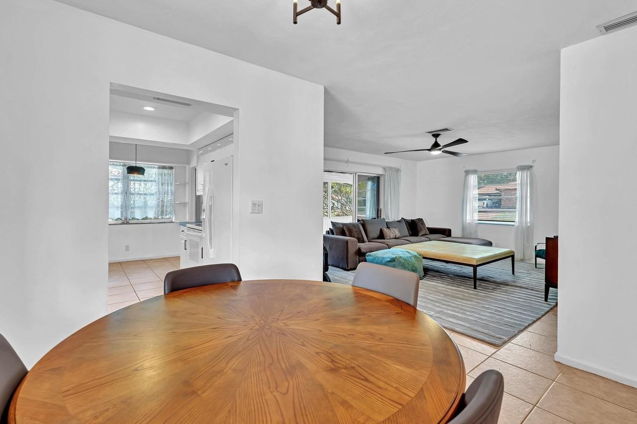 313 Nw 42nd St - Photo 3 of 42