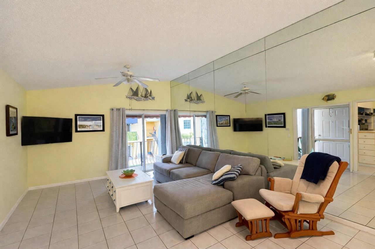 141 Waterside Dr #141 - Photo 3 of 20