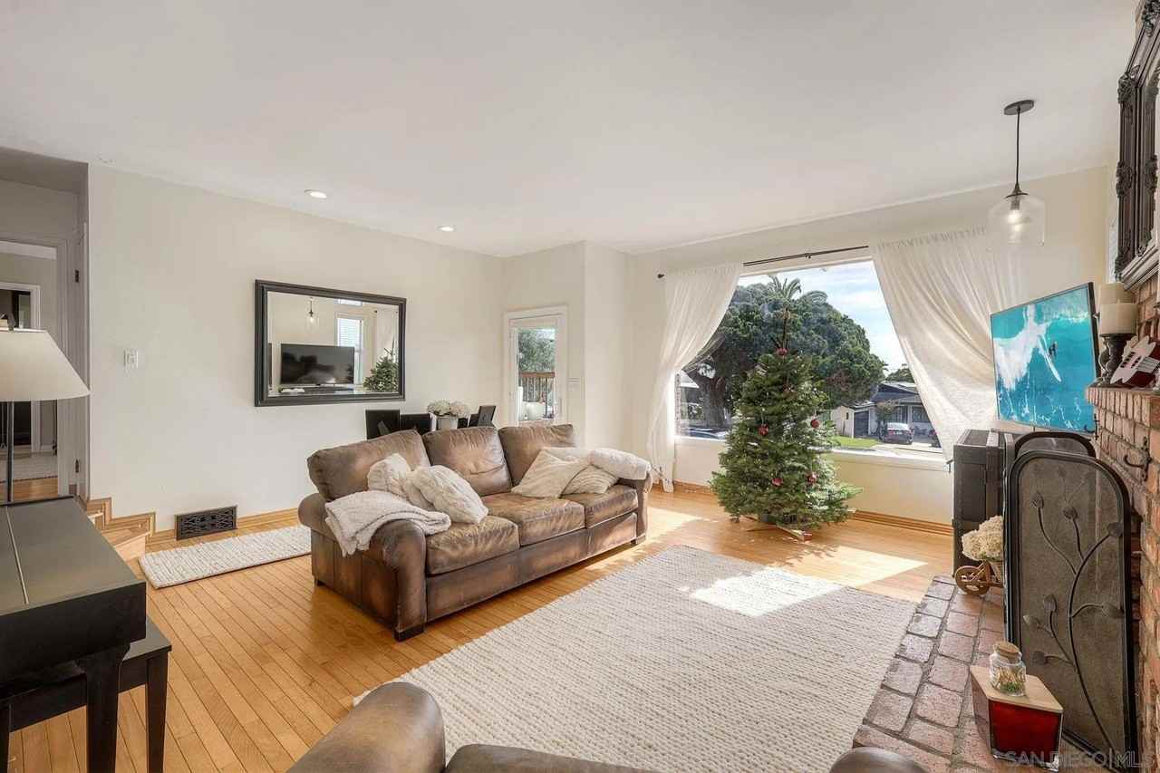 1166 Agate St - Photo 7 of 35