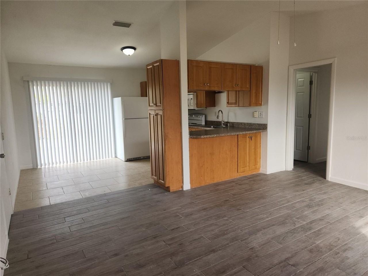 1140 Queen Rd - Photo 4 of 17