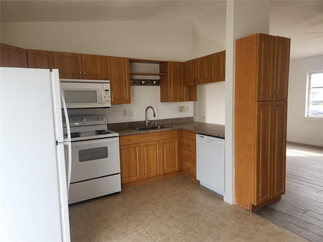 1140 Queen Rd - Photo 5 of 17