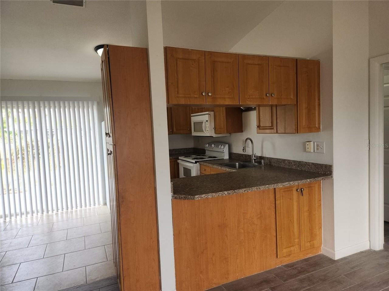 1140 Queen Rd - Photo 7 of 17