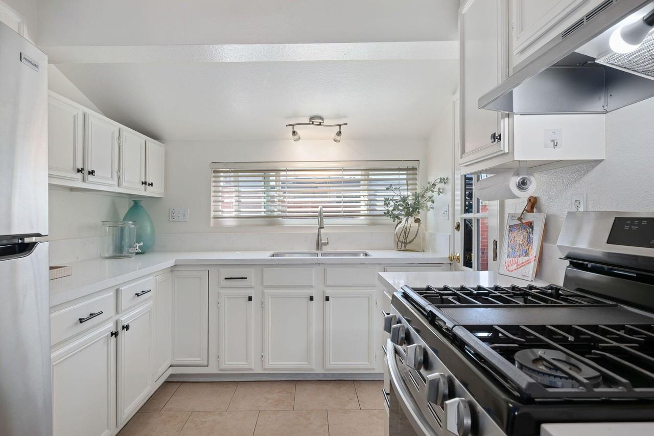 927 Olive St - Photo 7 of 18