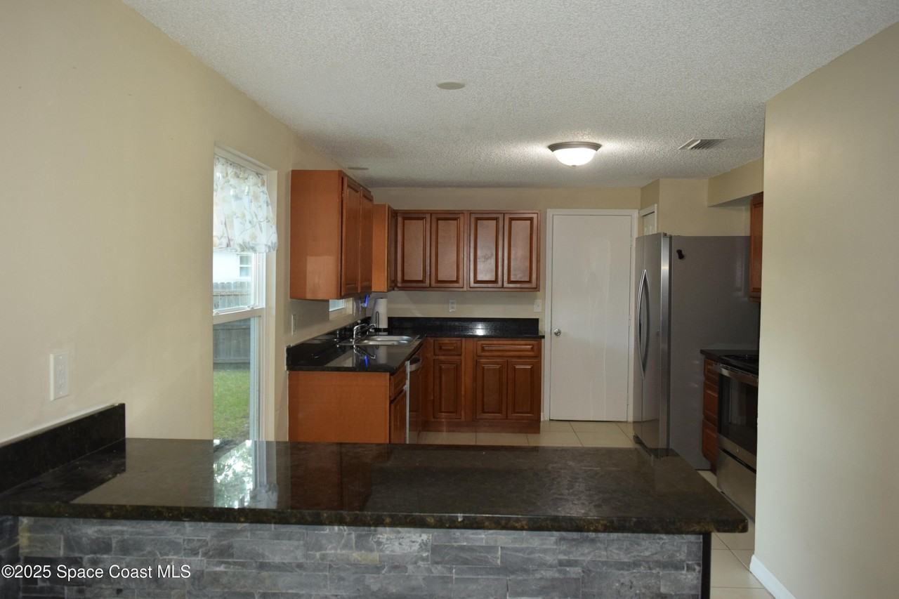 1756 Jacobin St Nw - Photo 5 of 23