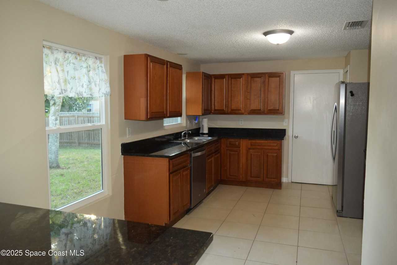 1756 Jacobin St Nw - Photo 6 of 23