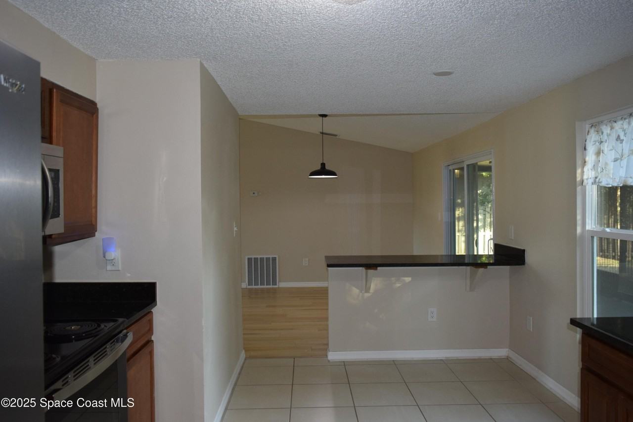 1756 Jacobin St Nw - Photo 7 of 23