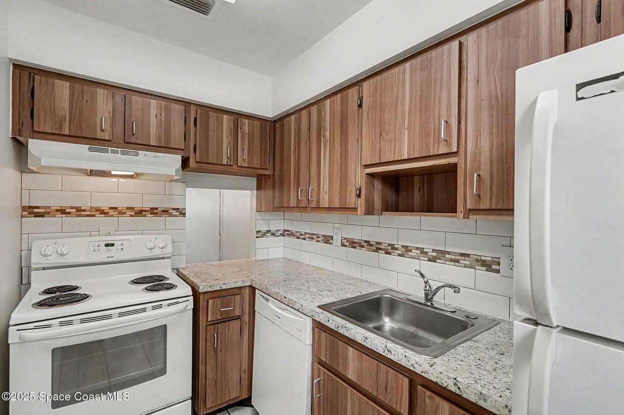 204 W Seminole Ave Apt 13 #13 - Photo 4 of 26