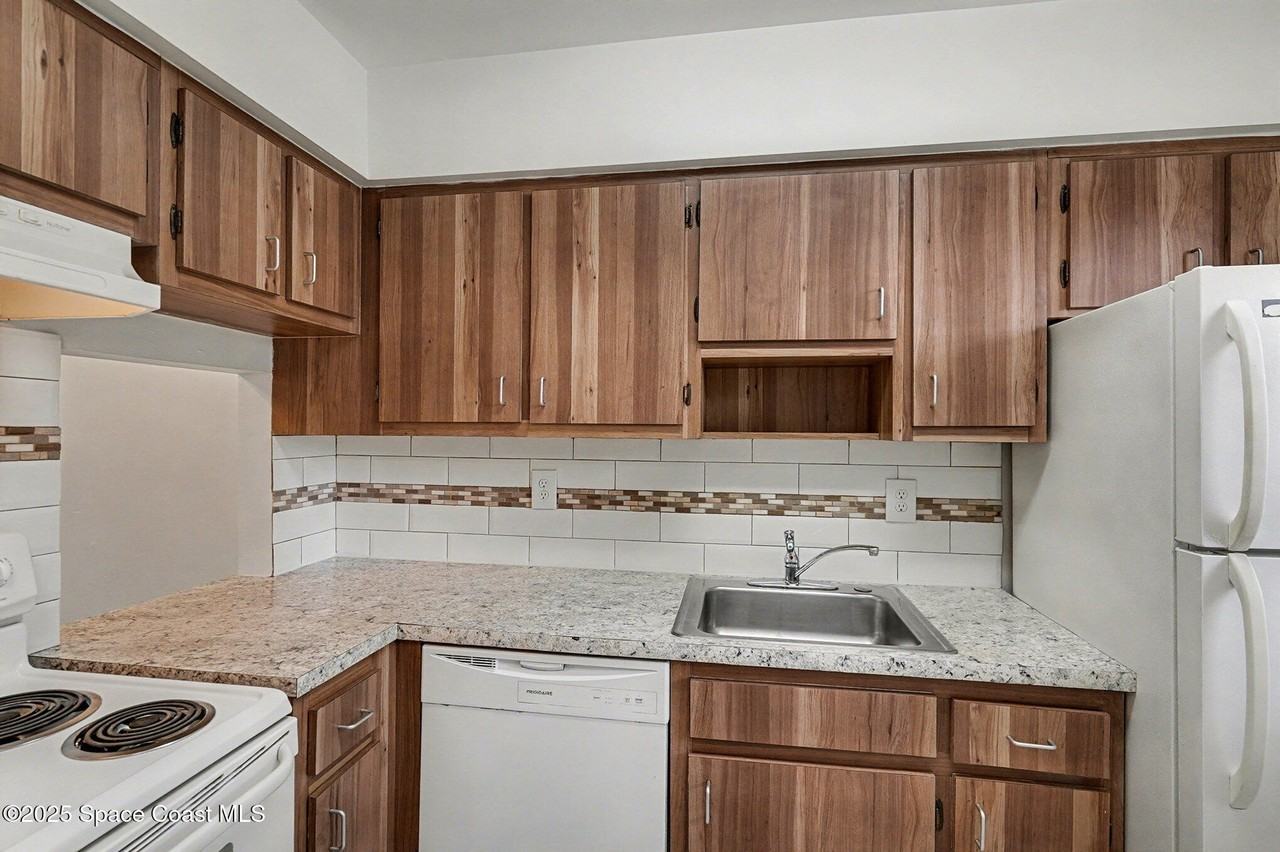 204 W Seminole Ave Apt 13 #13 - Photo 5 of 26