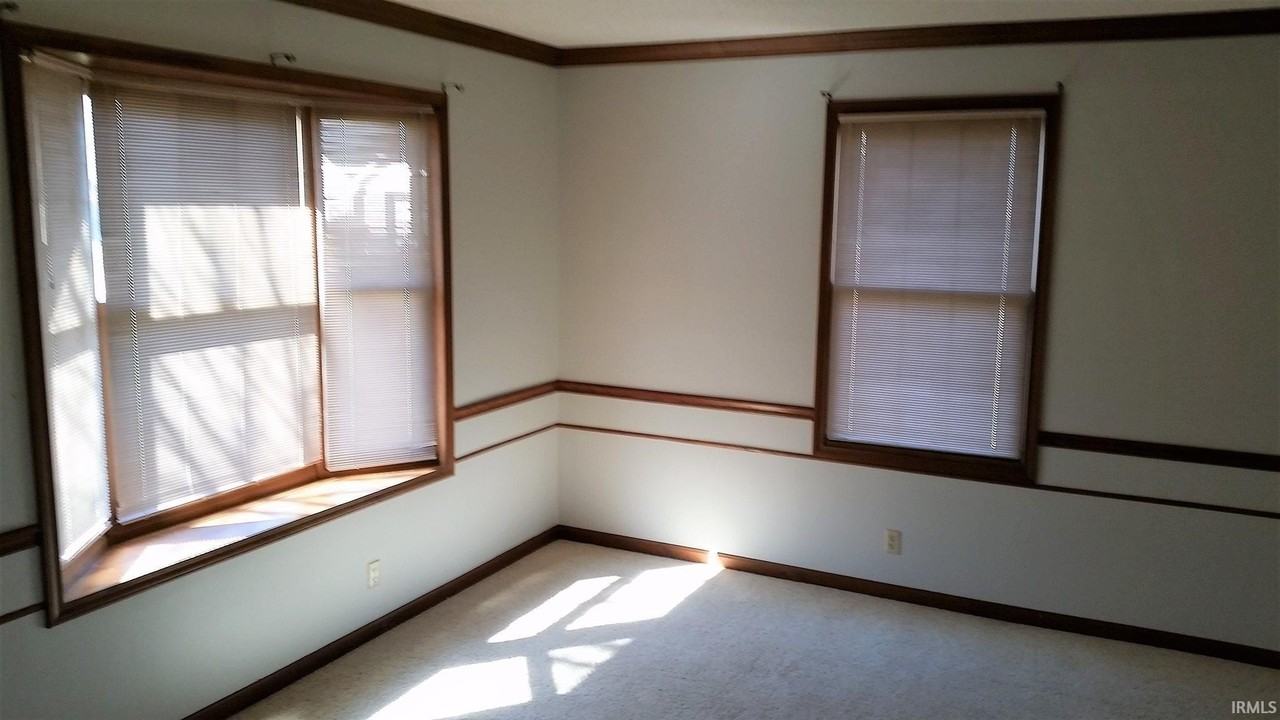 2939 Woodside Ct - Photo 5 of 21