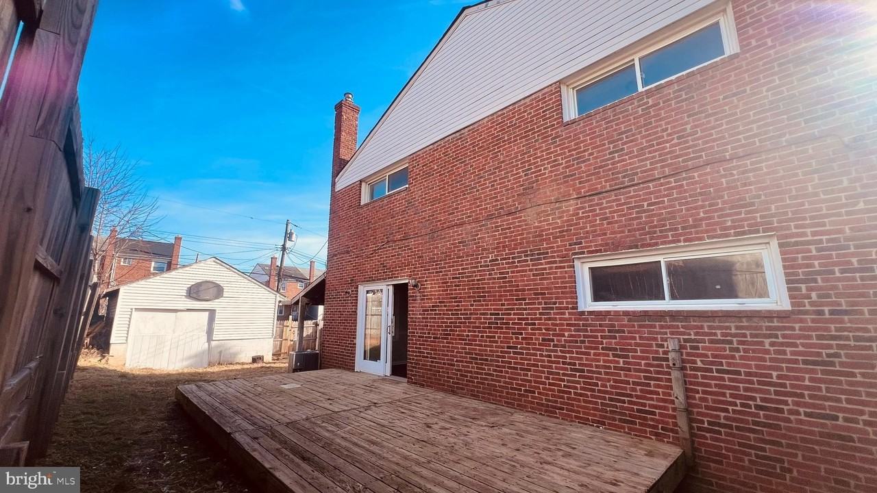 4413 Fenor Rd - Photo 3 of 31