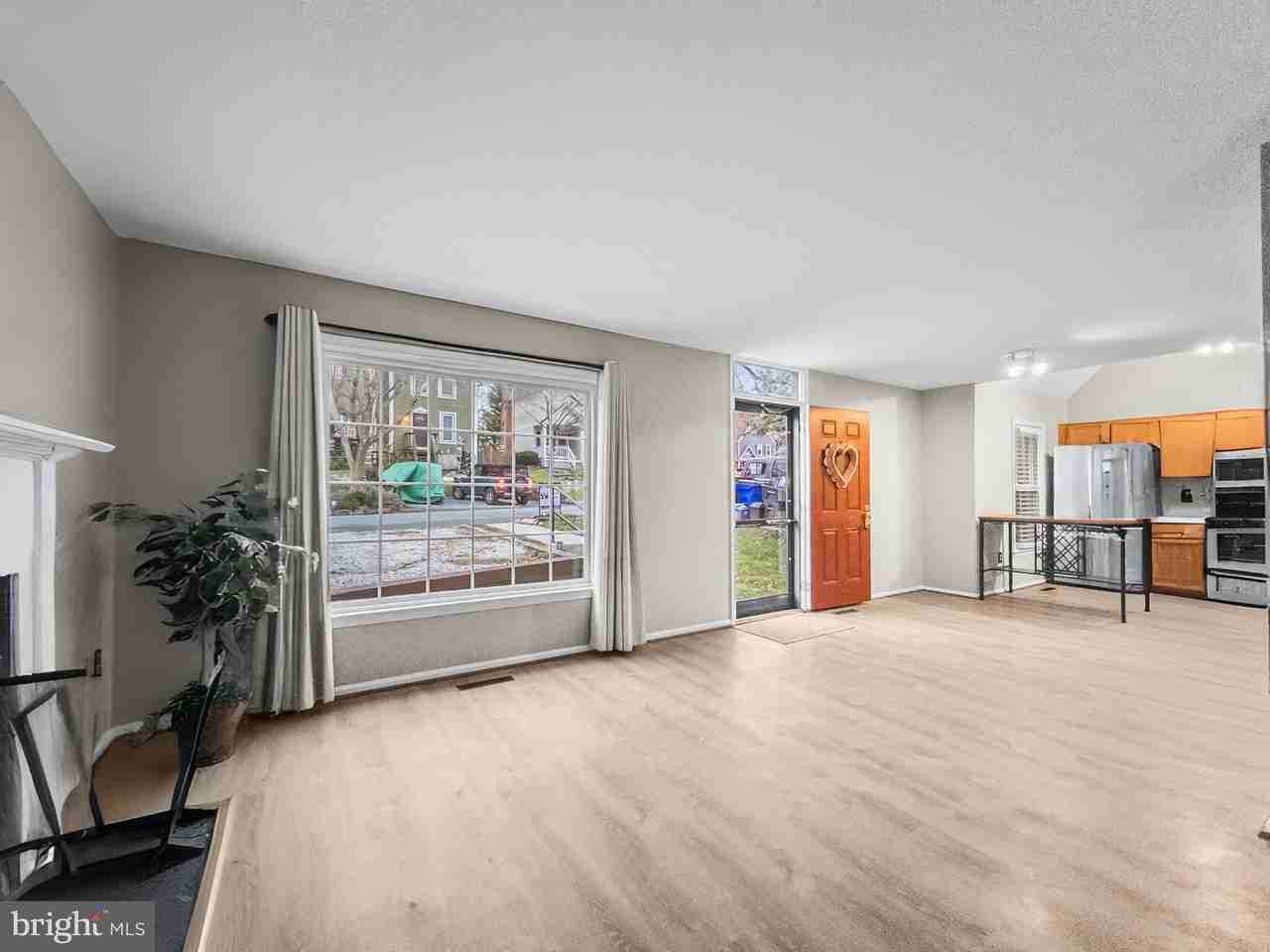 6586 Hemlock Point Rd - Photo 3 of 19