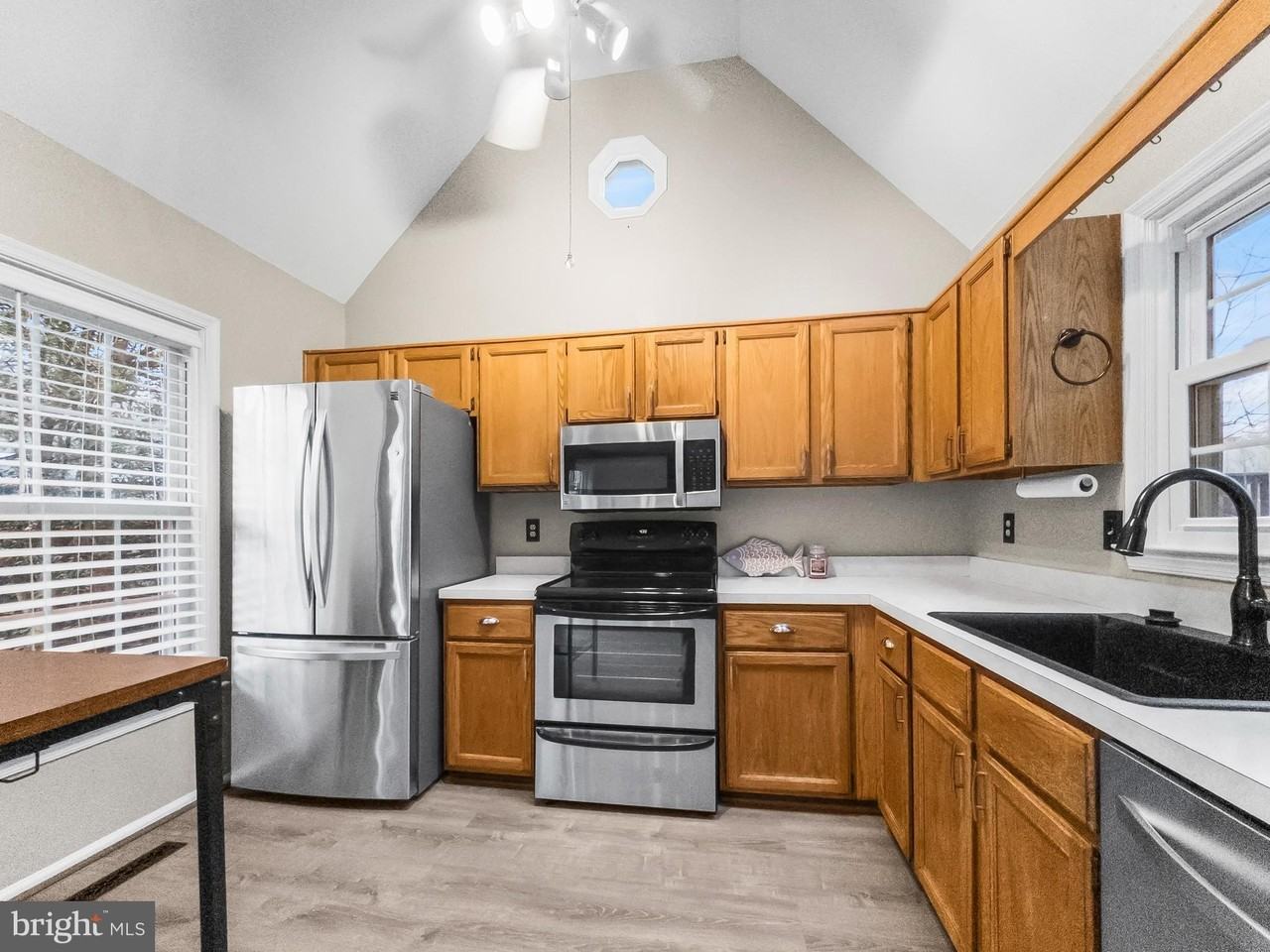 6586 Hemlock Point Rd - Photo 4 of 19