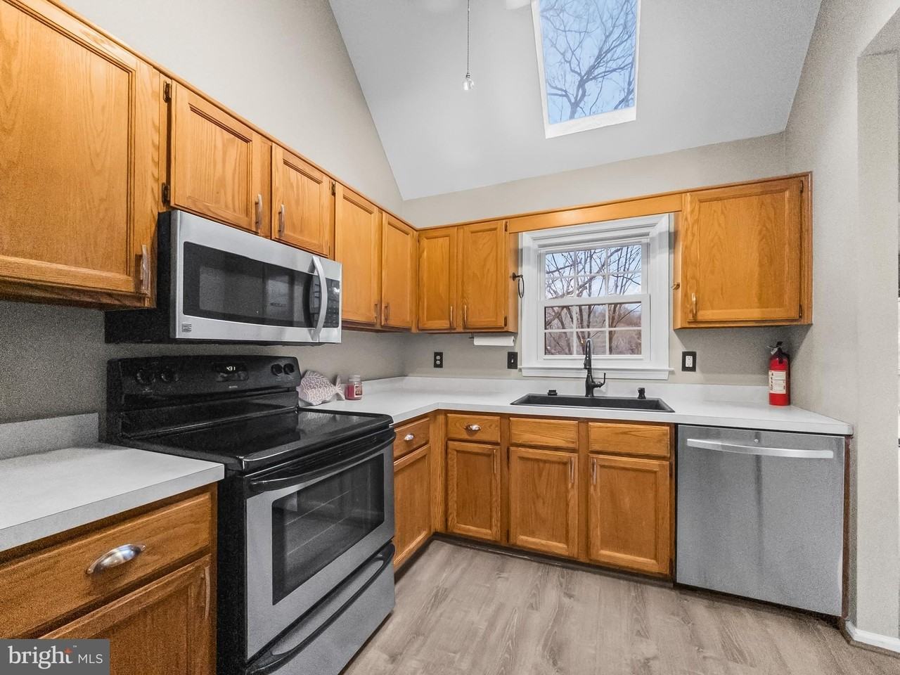 6586 Hemlock Point Rd - Photo 5 of 19