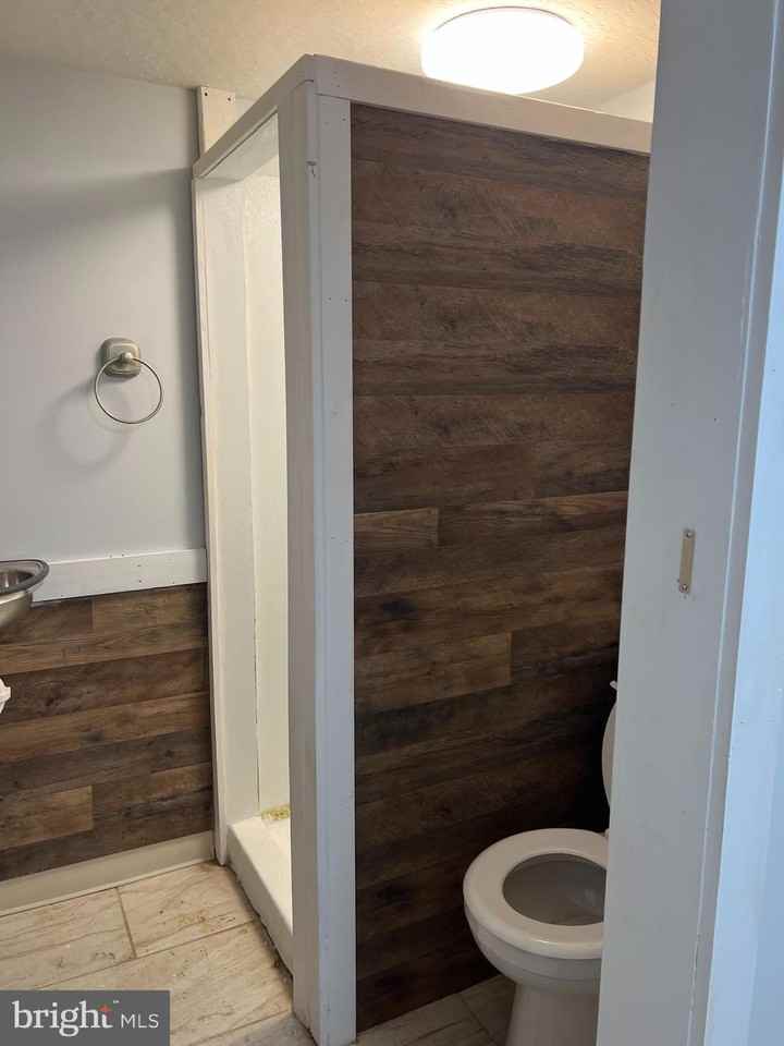 604 #4 E OAK Street - Photo 4 of 25