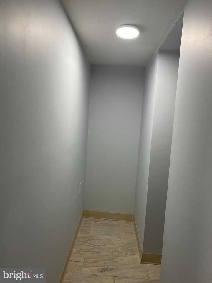 604 #4 E OAK Street - Photo 5 of 25