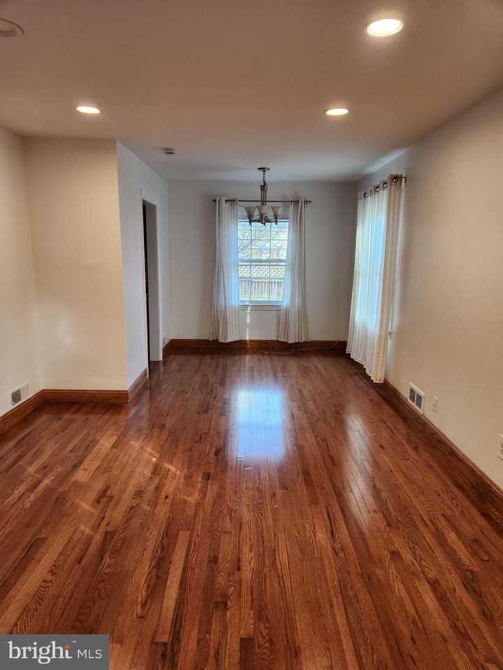 502 E Schuyler Rd - Photo 5 of 38