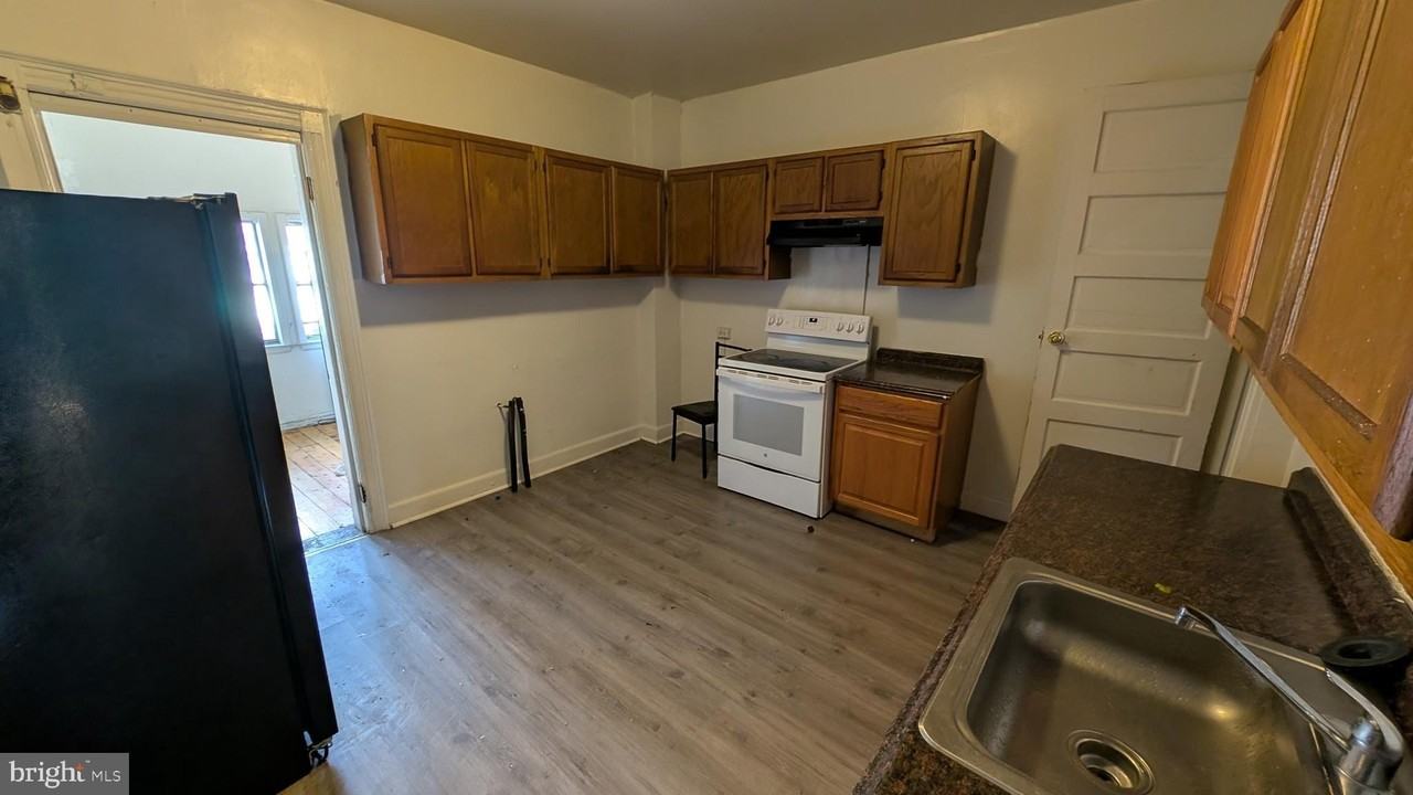 263 Highland Ave - Photo 4 of 18