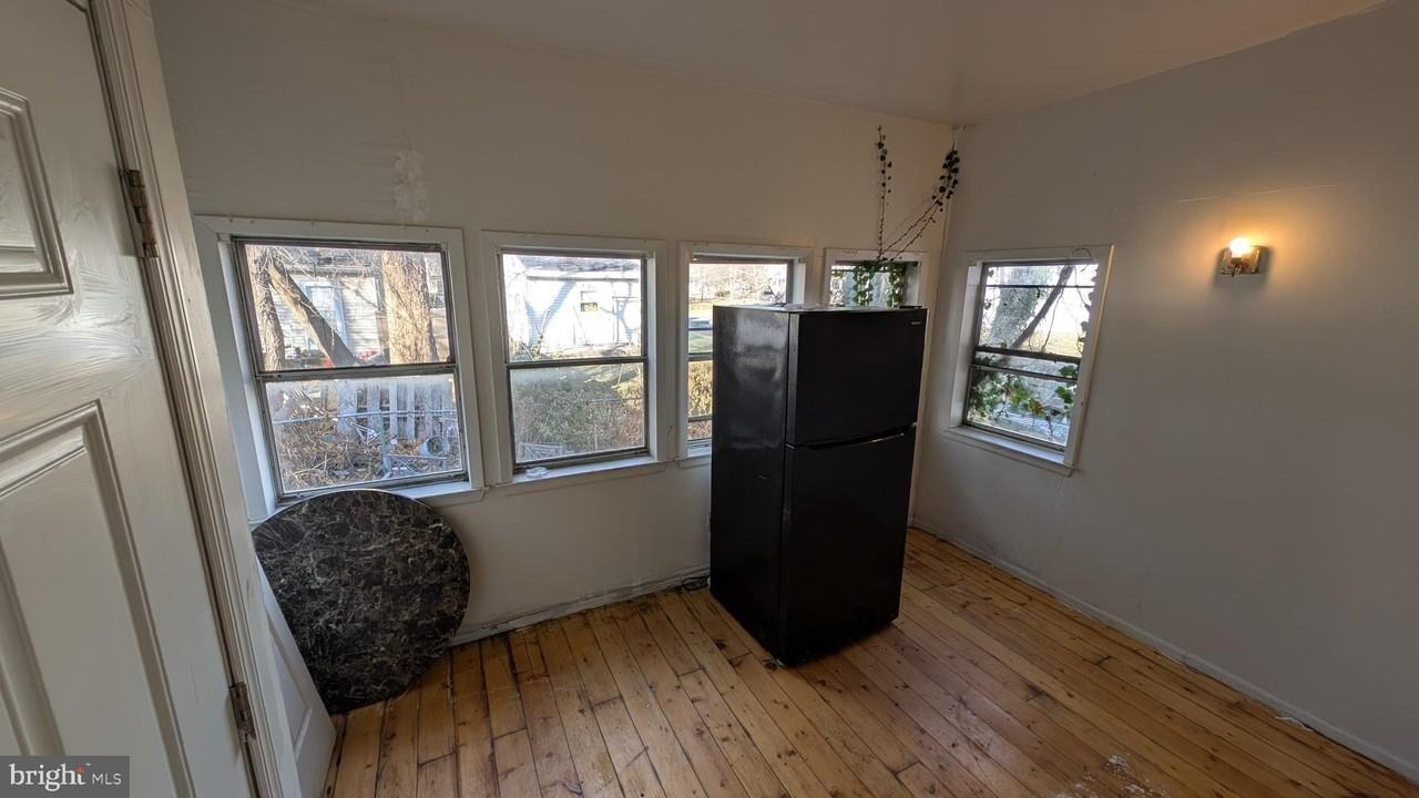 263 Highland Ave - Photo 6 of 18