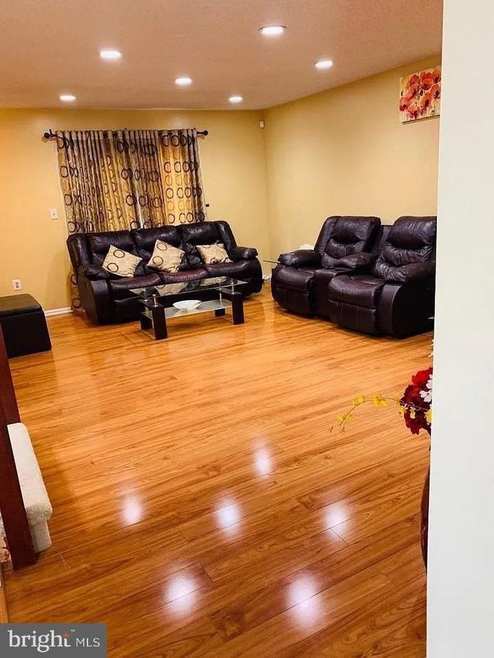 2 Halstead Pl - Photo 3 of 15