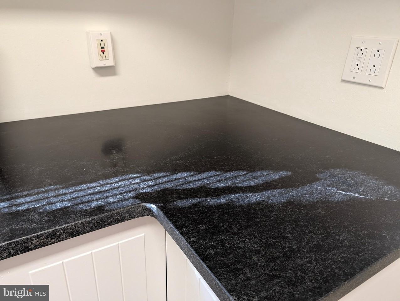 105 W 3rd Ave Apt 2 #2 - Photo 6 of 18