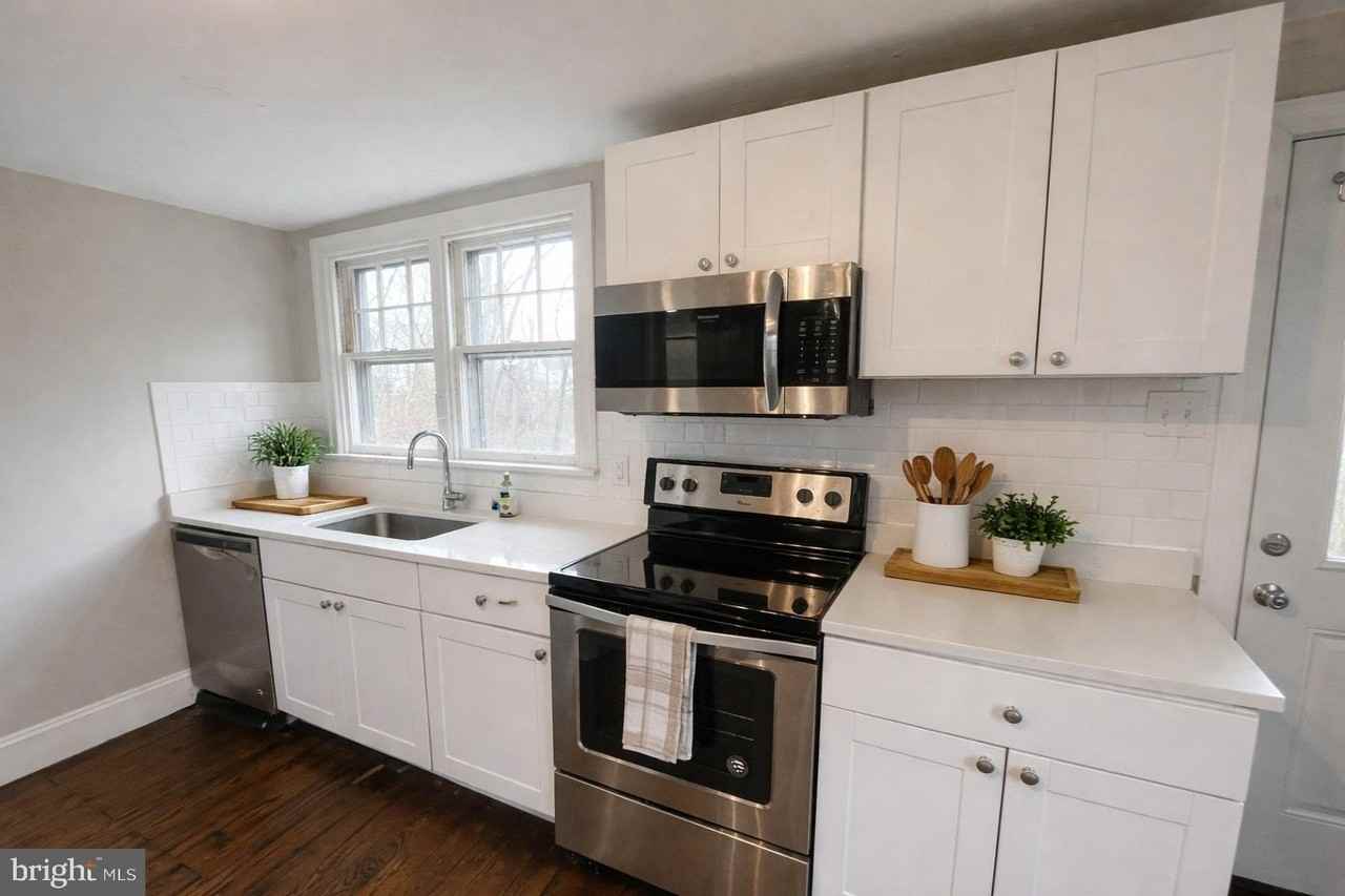 722 FAUST Road unit: Rear House #REAR - Photo 7 of 18