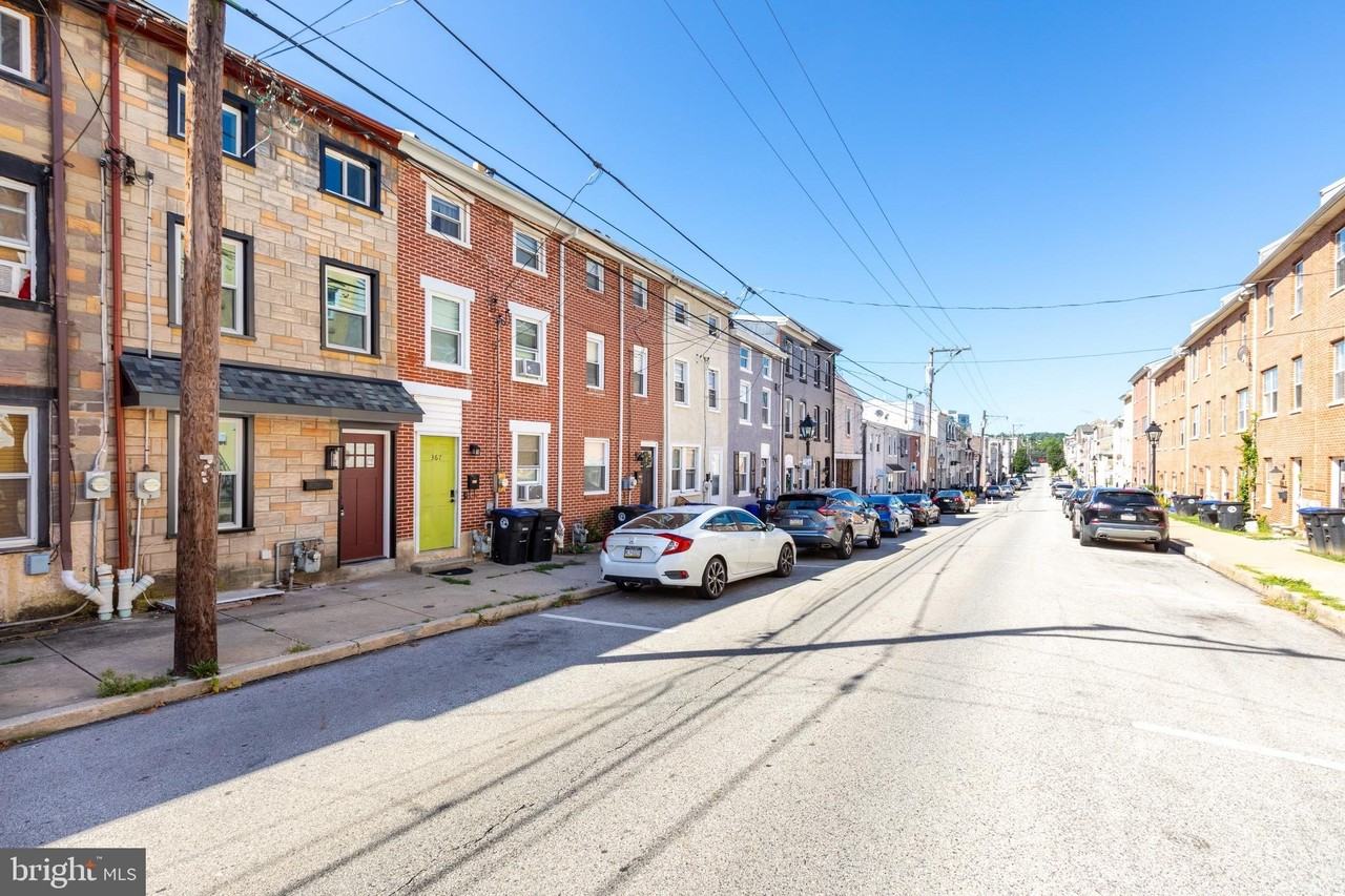 369 E Hector St - Photo 4 of 44