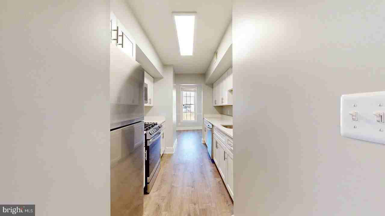 2011 N Oakland St - Photo 5 of 16