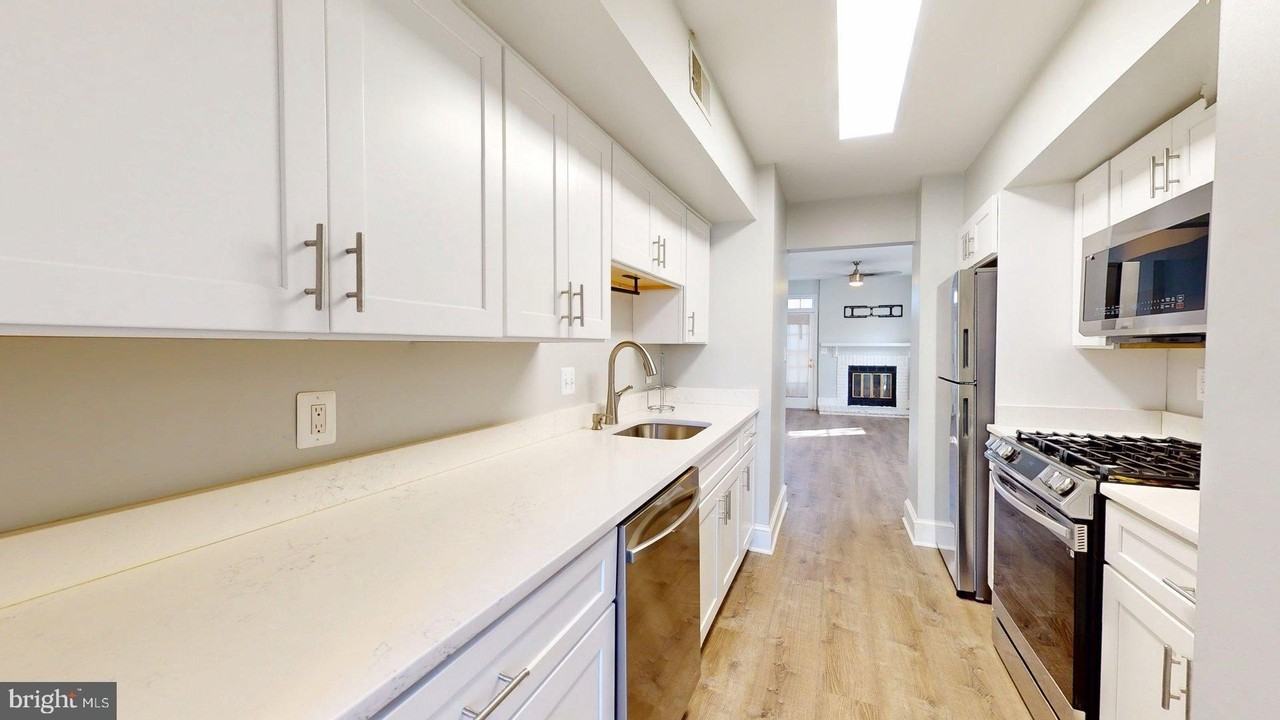 2011 N Oakland St - Photo 7 of 16