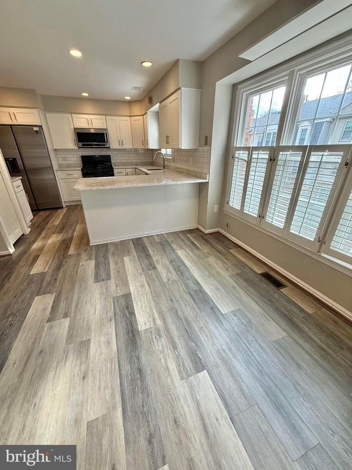 7773 Shootingstar Dr - Photo 3 of 33