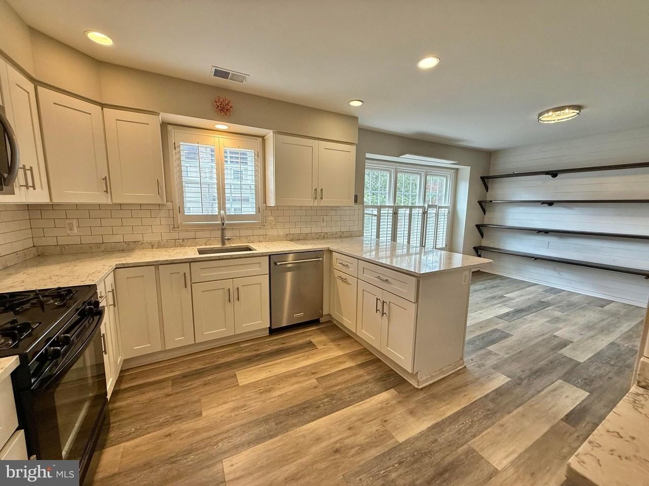 7773 Shootingstar Dr - Photo 6 of 33