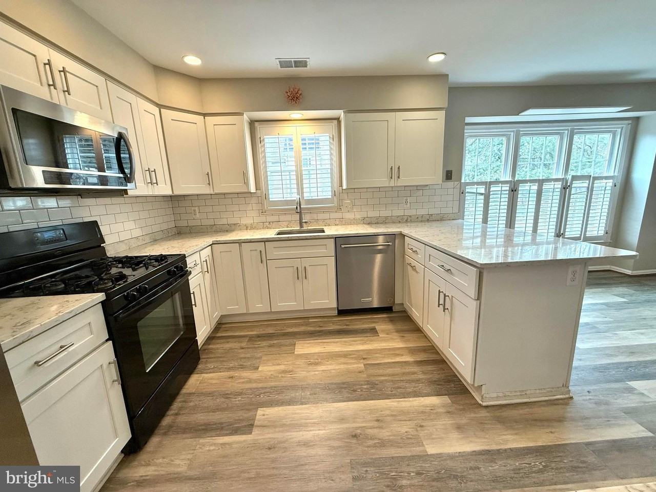 7773 Shootingstar Dr - Photo 7 of 33