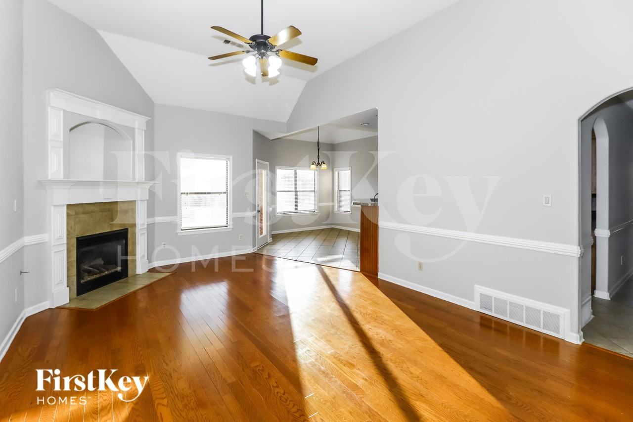 100 Whispering Creek Cv - Photo 3 of 15