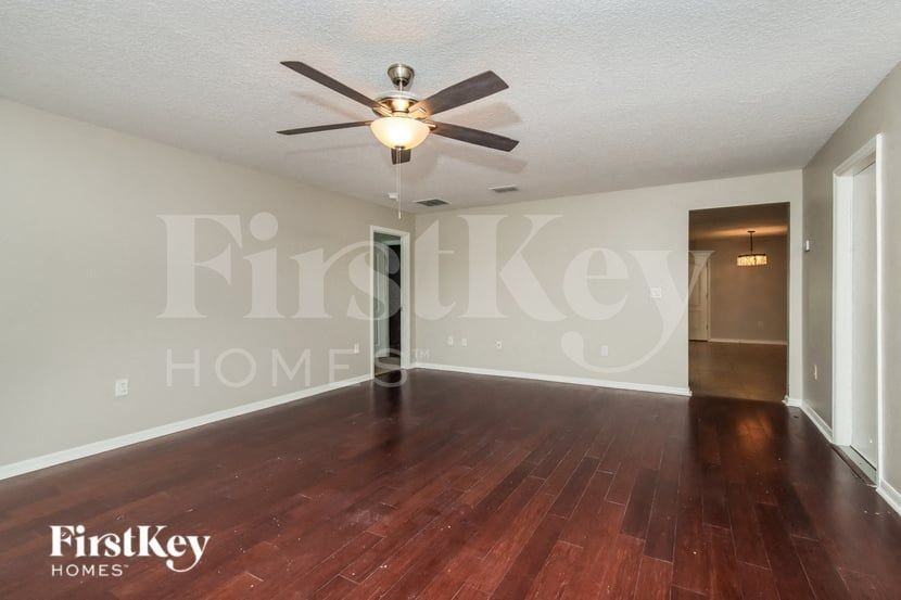 3317 Slate St - Photo 3 of 15