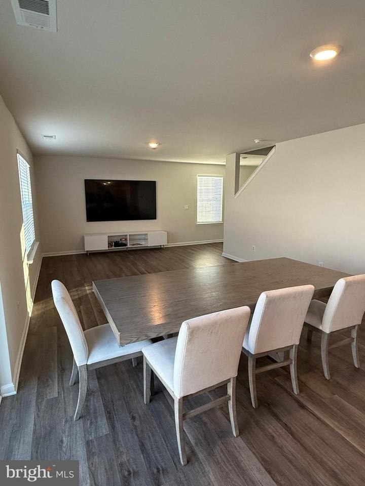 367 Centergate Dr - Photo 7 of 24