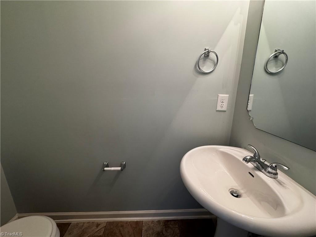 3921 Village Park Ct - Photo 5 of 9