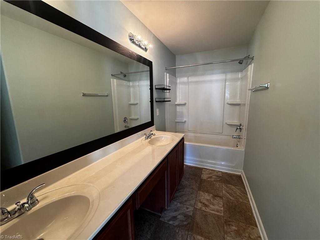 3921 Village Park Ct - Photo 6 of 9