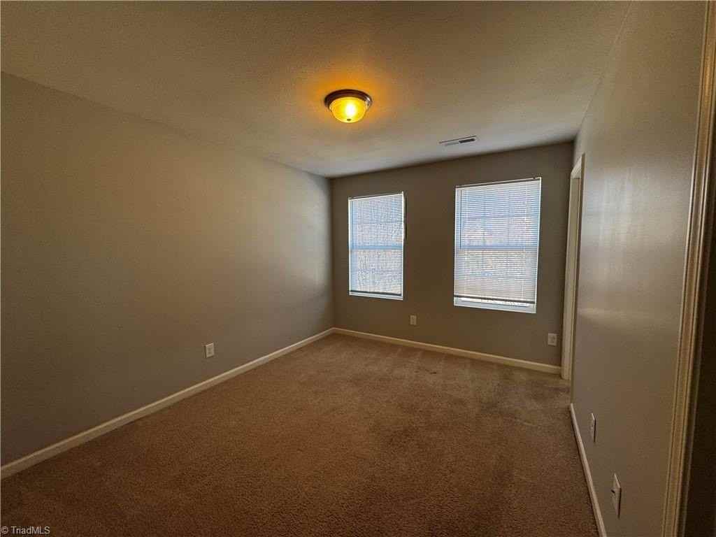 3921 Village Park Ct - Photo 7 of 9