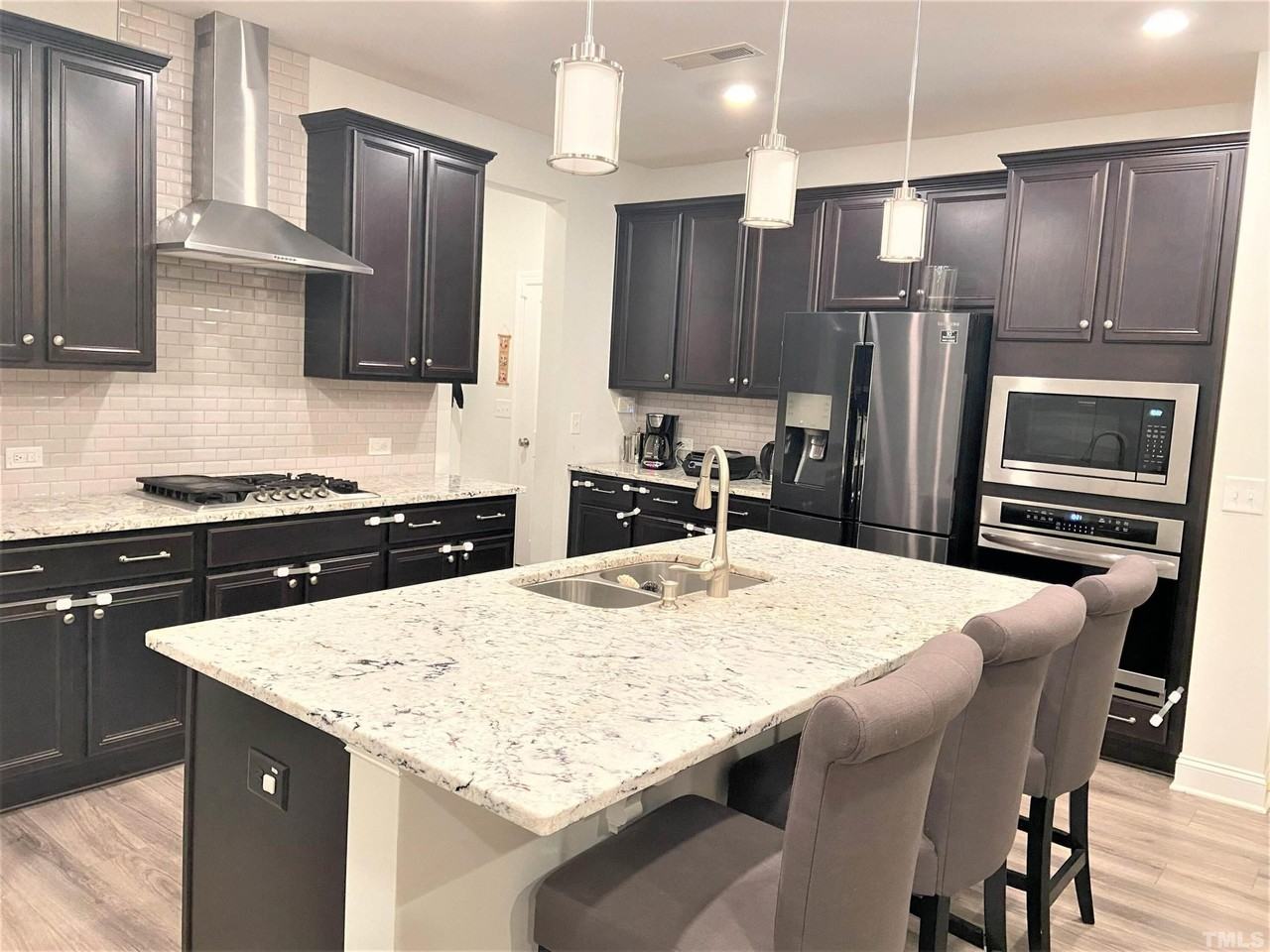 1010 Hero Pl - Photo 6 of 14