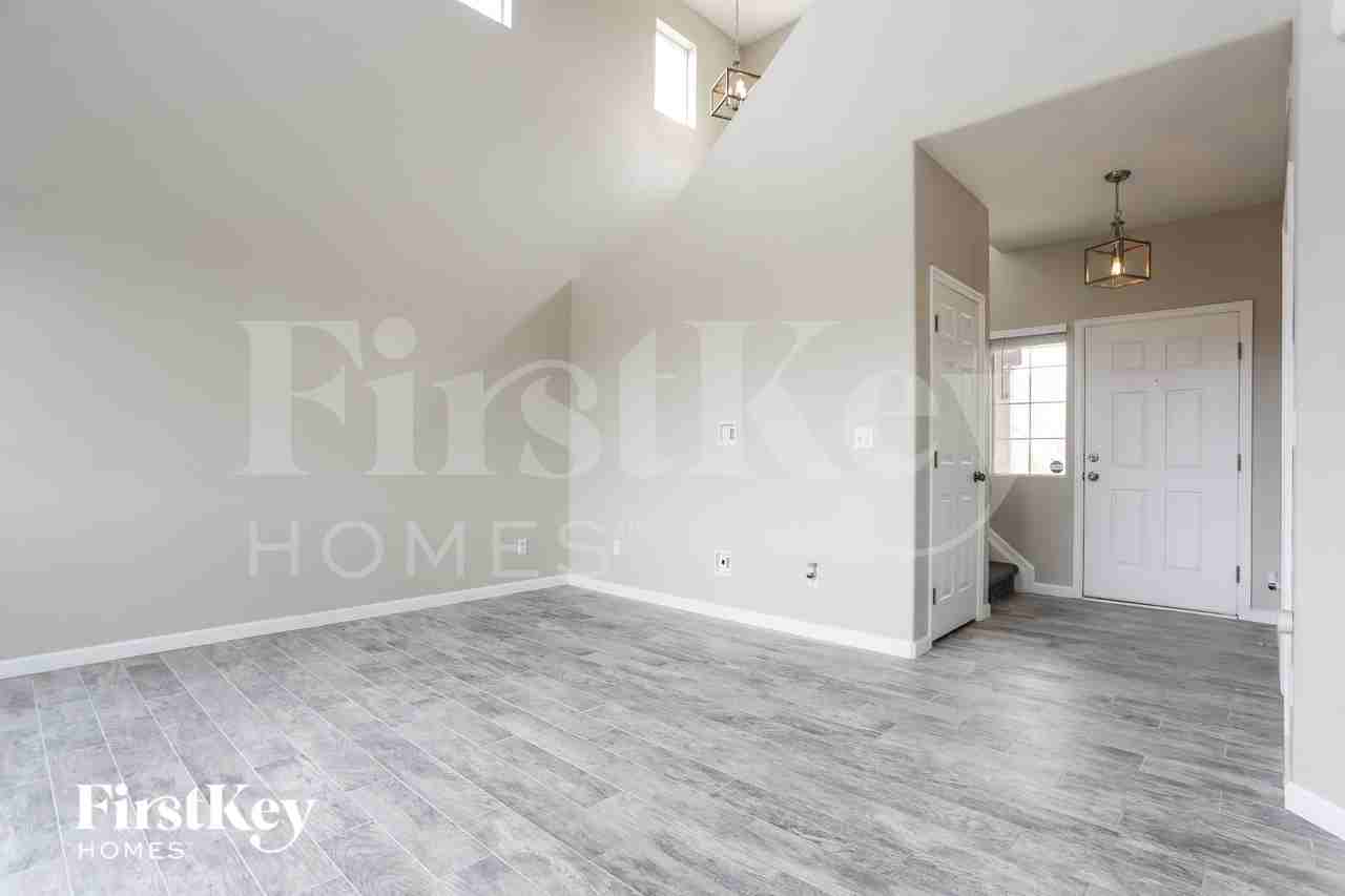 1449 N Monument Dr - Photo 4 of 15