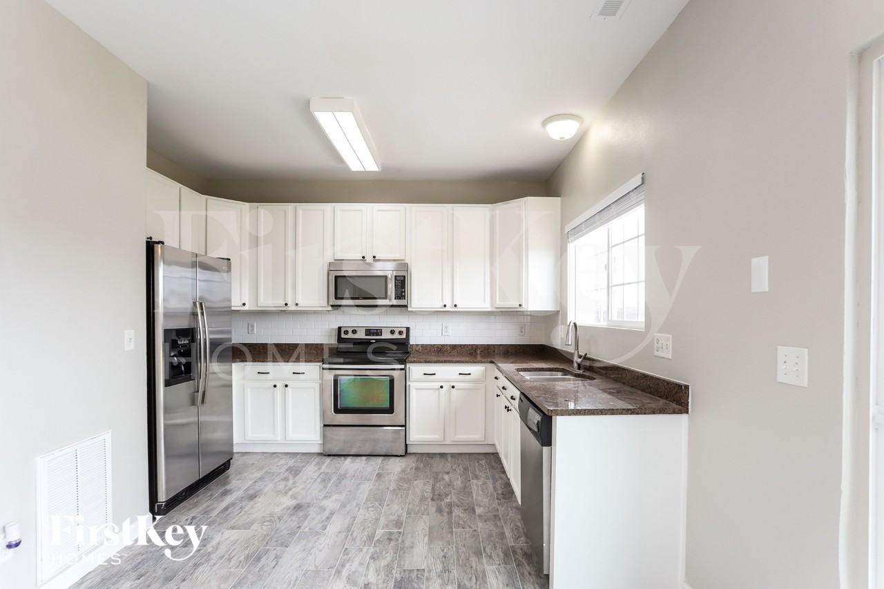 1449 N Monument Dr - Photo 5 of 15