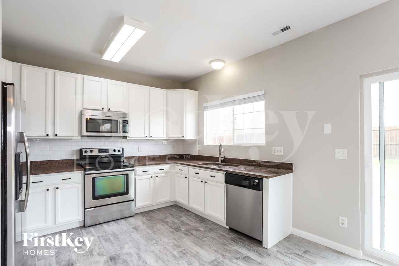 1449 N Monument Dr - Photo 6 of 15