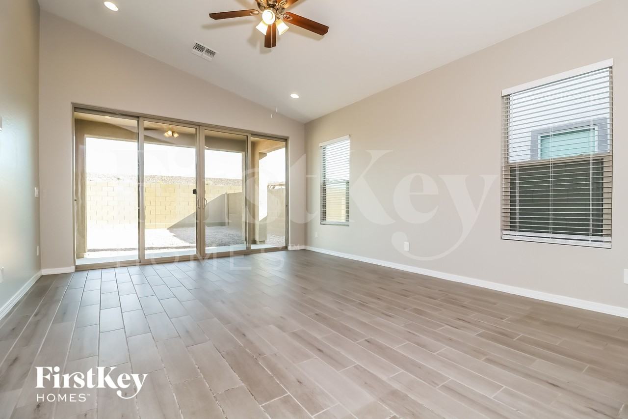 19640 W Woodlands Ave - Photo 3 of 15