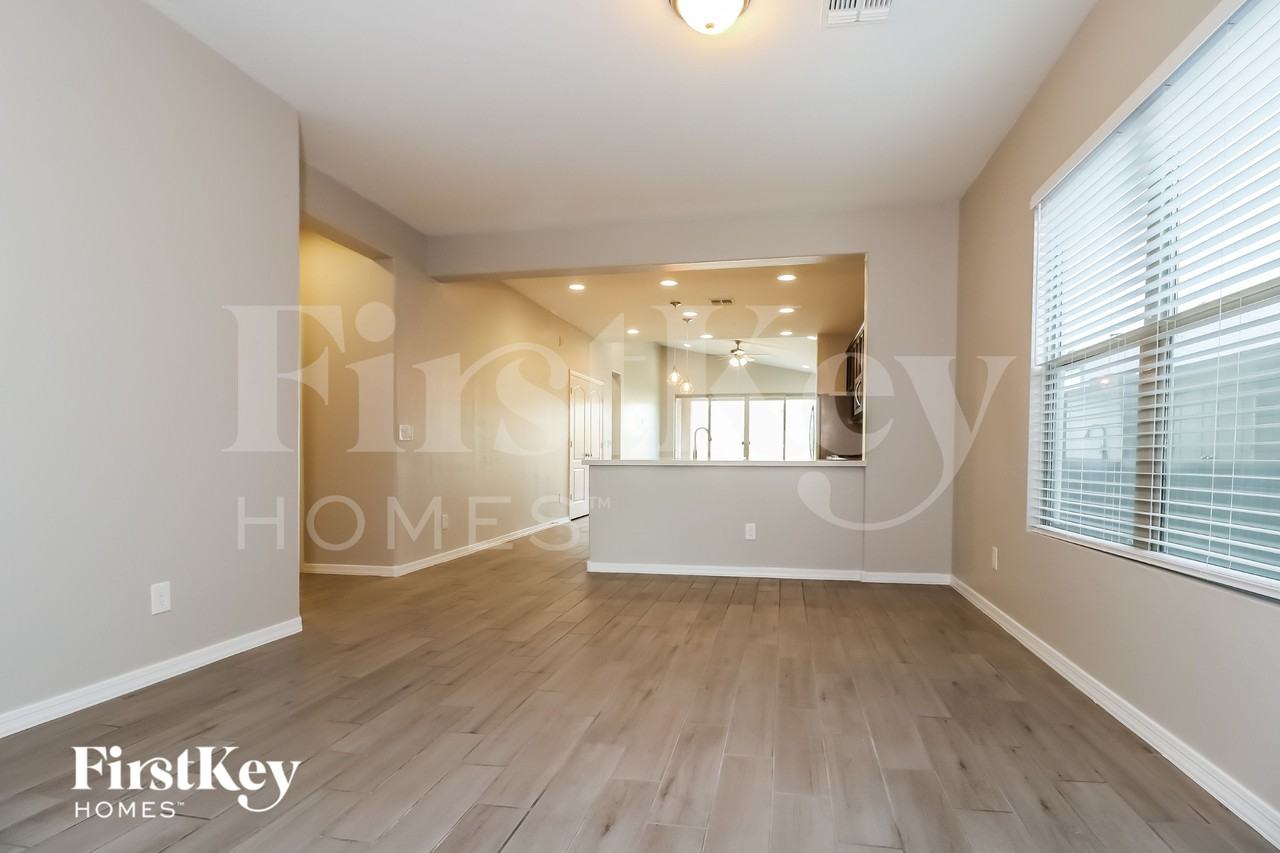 19640 W Woodlands Ave - Photo 4 of 15