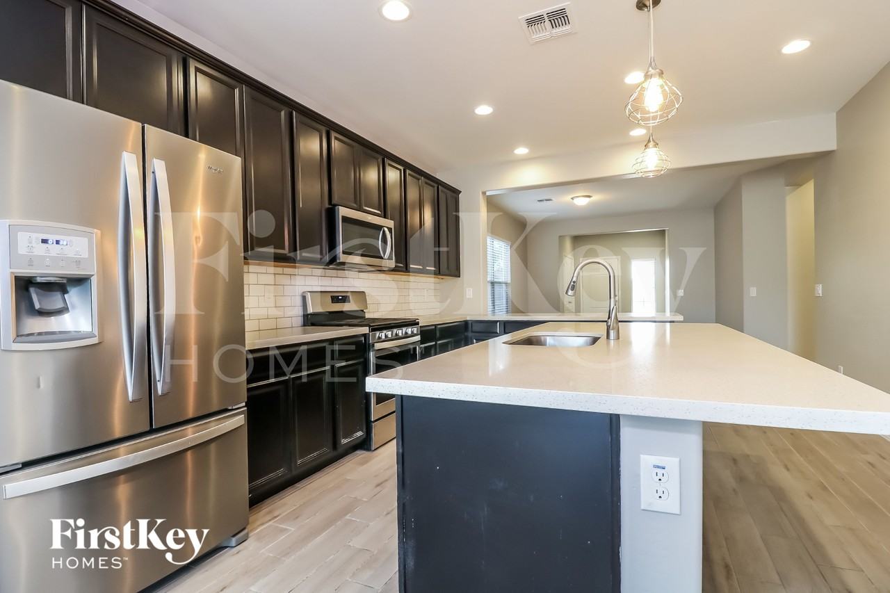 19640 W Woodlands Ave - Photo 6 of 15