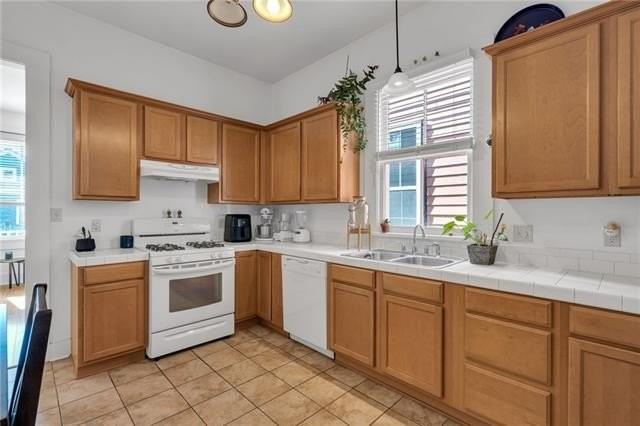 819 4th St - Photo 4 of 10