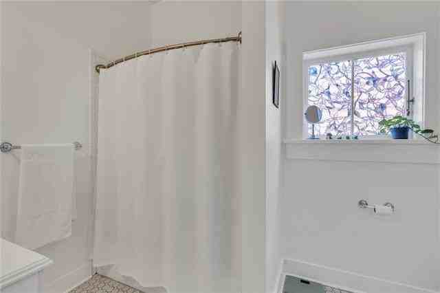 819 4th St - Photo 7 of 10