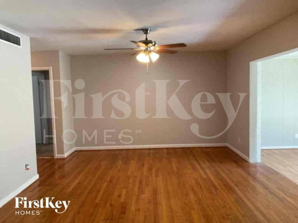 1369 Malverne Ave - Photo 3 of 15