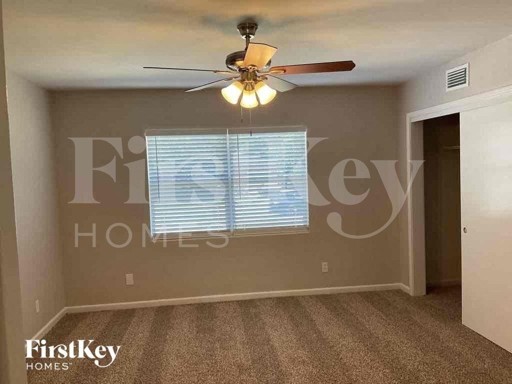 1369 Malverne Ave - Photo 5 of 15