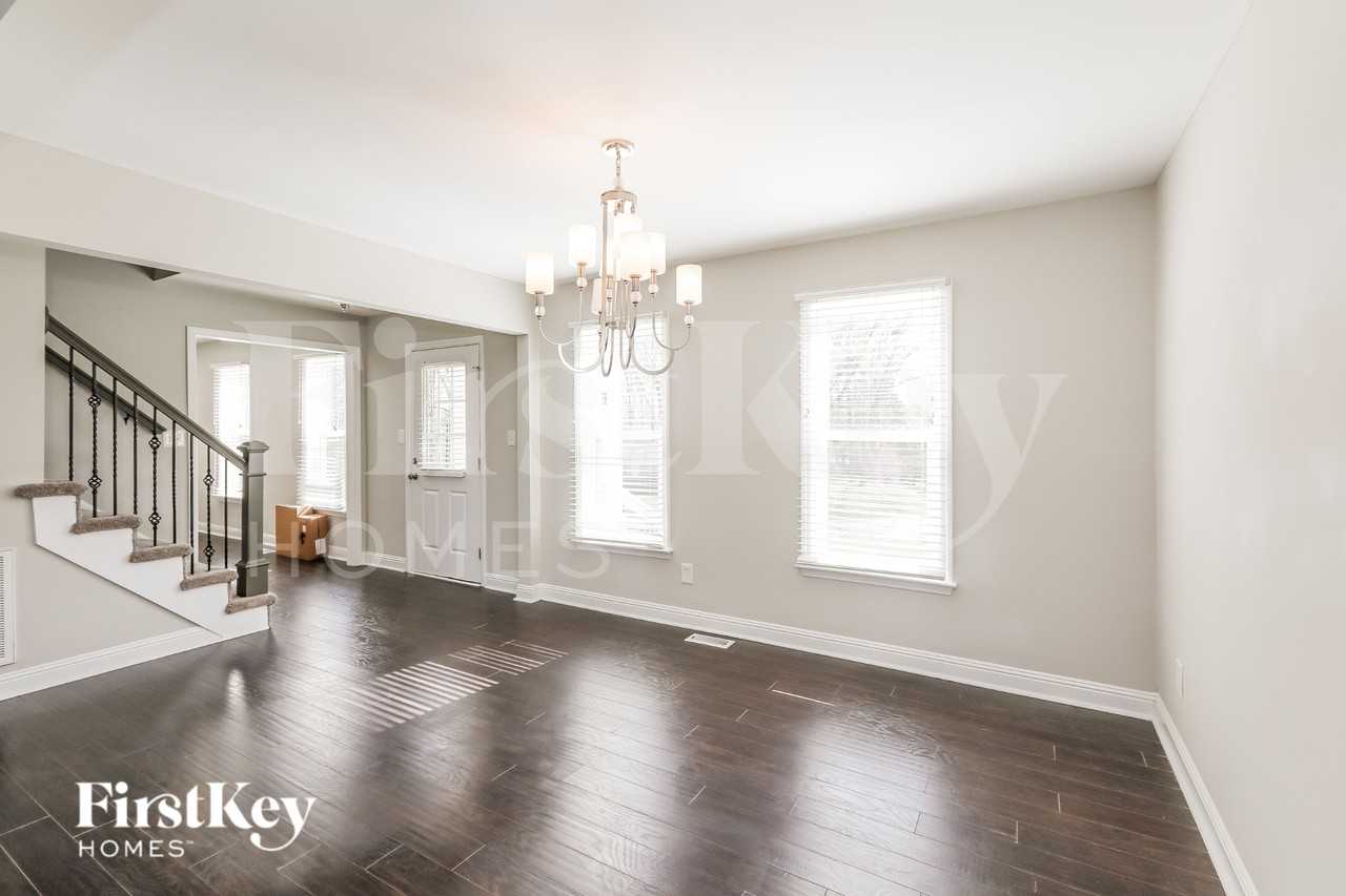 11801 Lansbury Ct - Photo 5 of 15