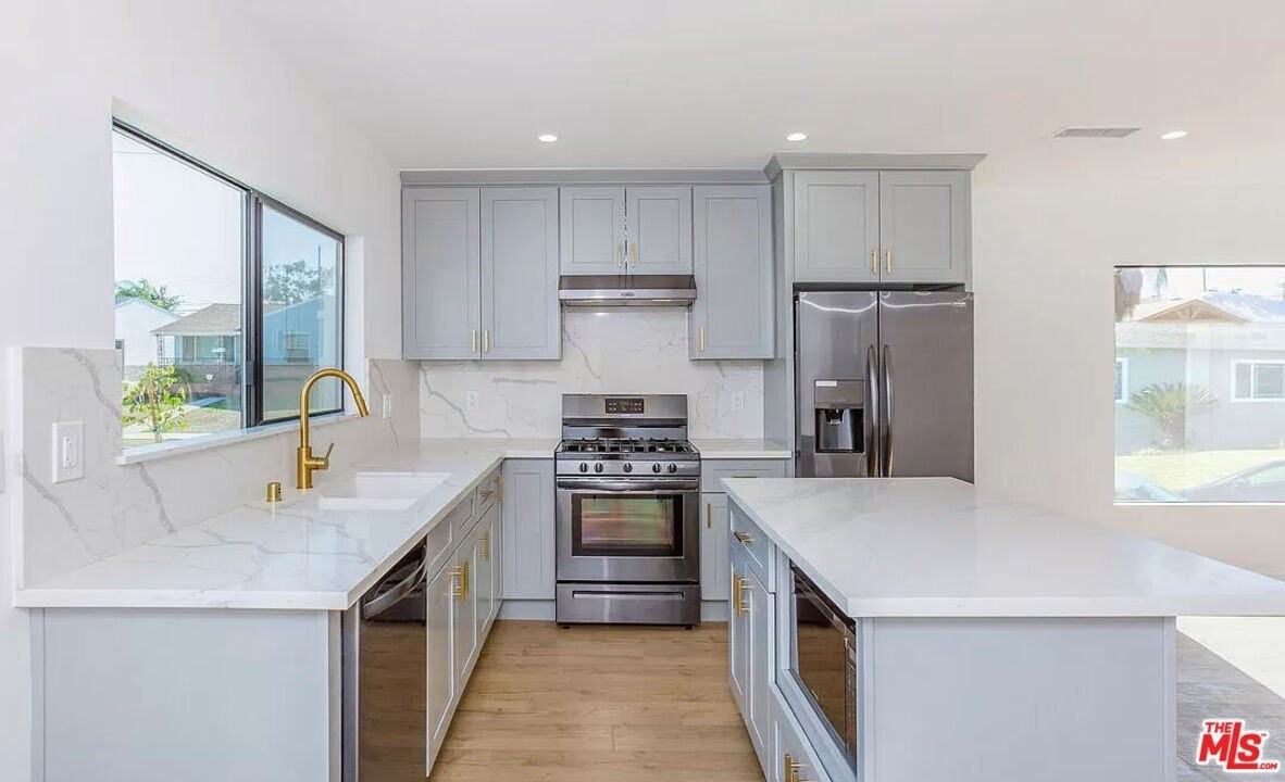 2930 S Spaulding Ave - Photo 6 of 26